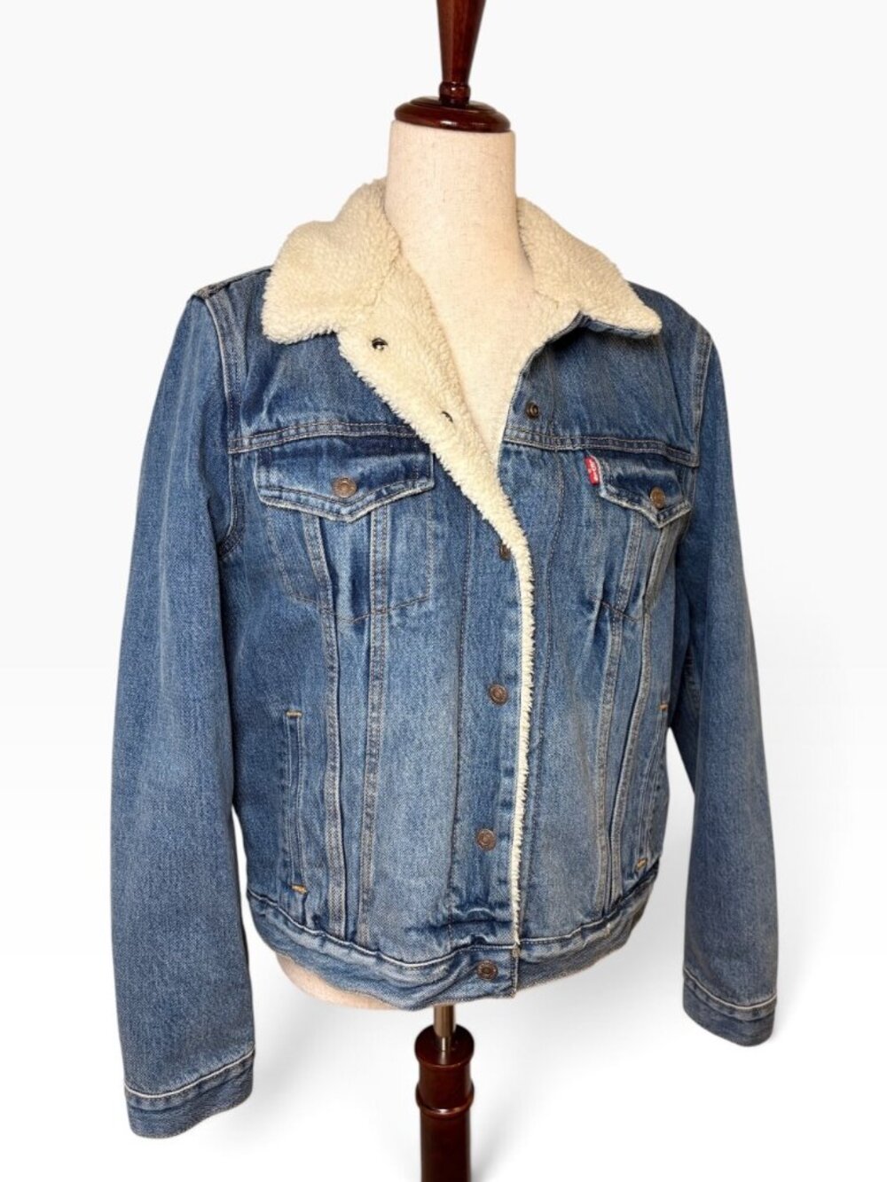 Levi’s Premium Extremely Loveable Sherpa Denim Trucker Jacket Large
